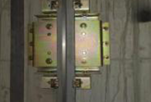 3. Increase the vibration reduction device for the elevator guide rail fixation.